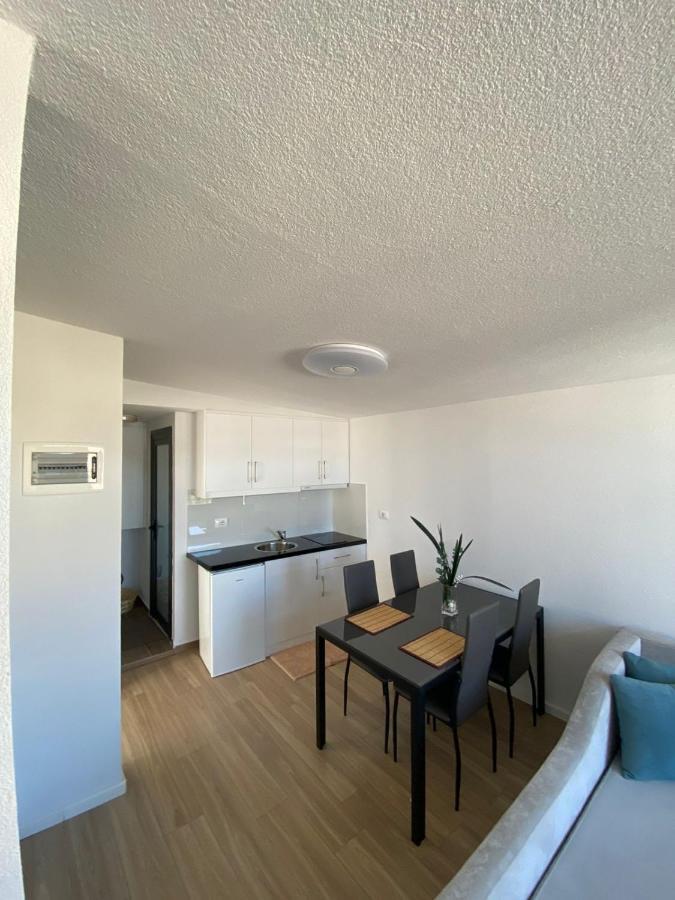 City Glow Apartments Sarandë Esterno foto