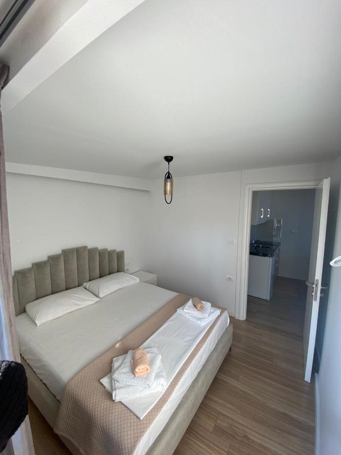 City Glow Apartments Sarandë Esterno foto