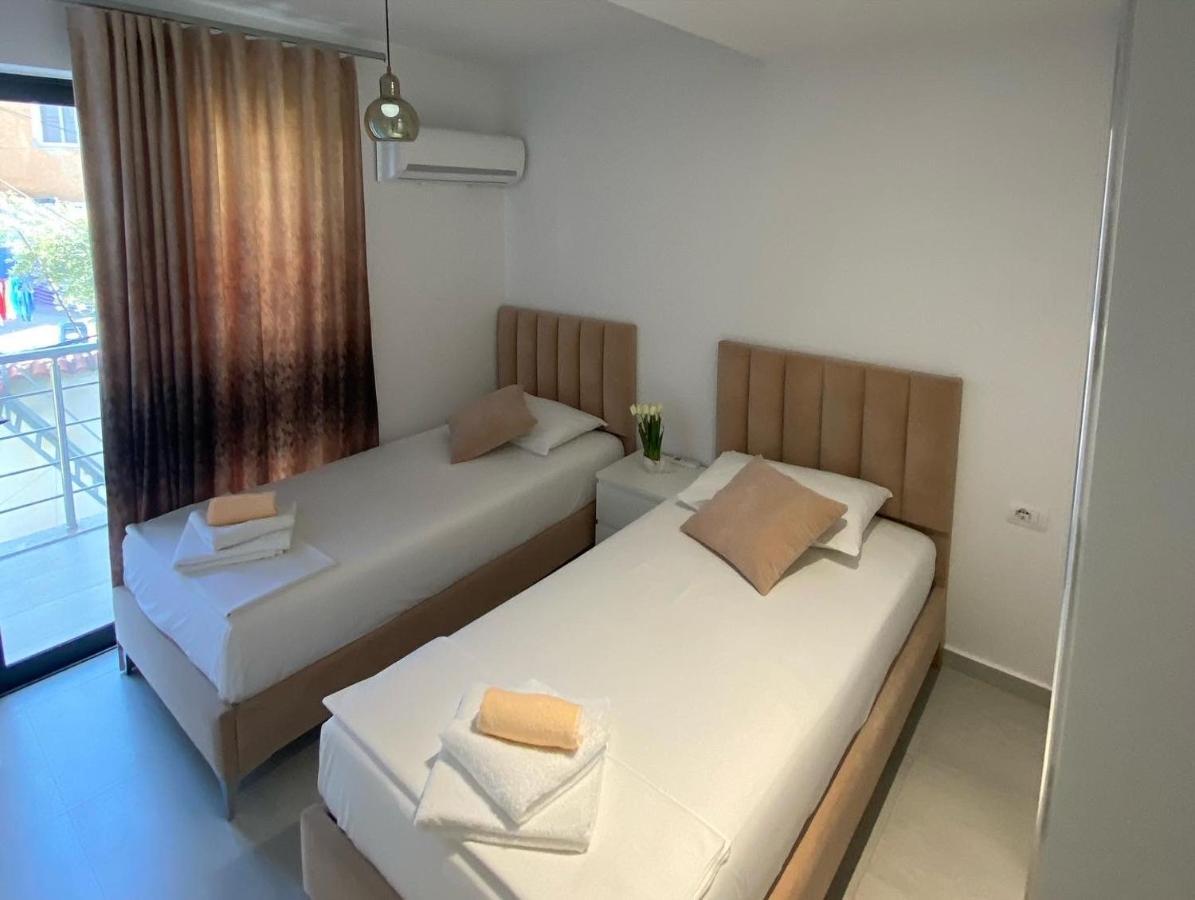 City Glow Apartments Sarandë Esterno foto