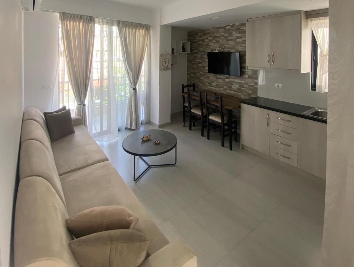 City Glow Apartments Sarandë Esterno foto
