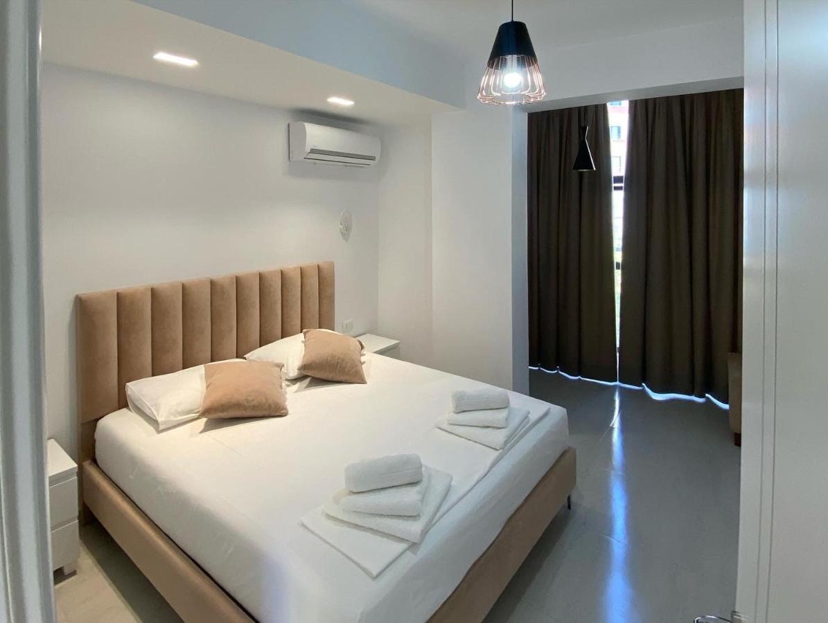 City Glow Apartments Sarandë Esterno foto